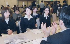 100 students attend Osaka job fair for foreign residents